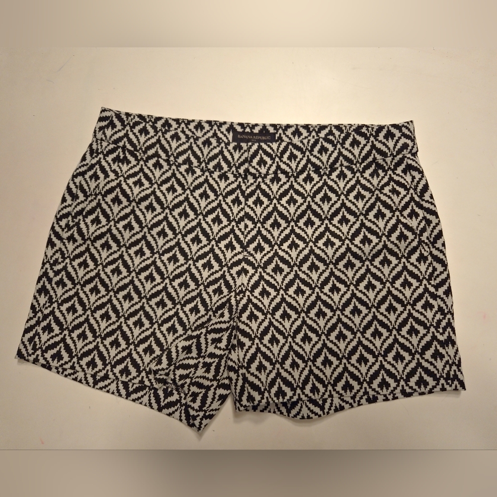 Size 8 Banana Republic Black And White Shorts